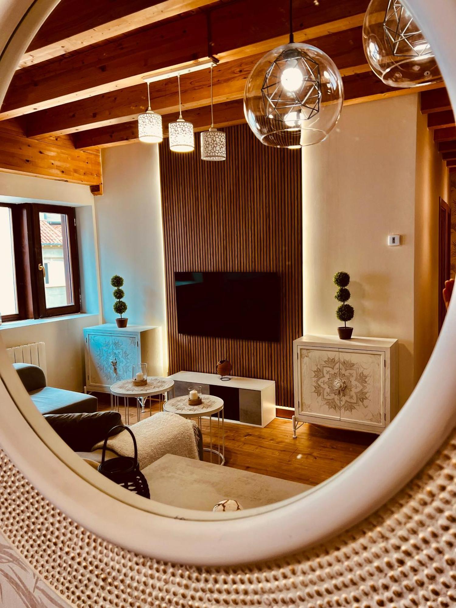 El Capricho De Claudia_ Apartamentos Burgos Catedral Экстерьер фото