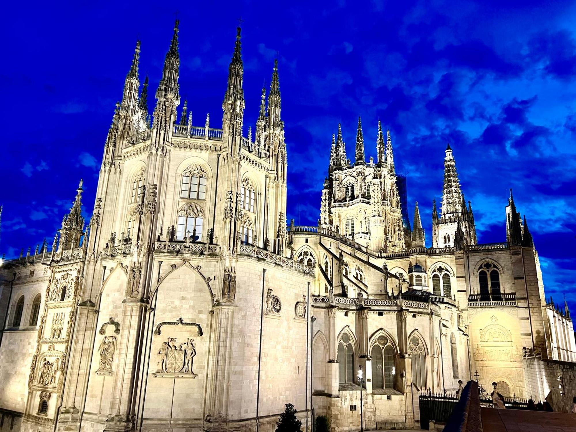El Capricho De Claudia_ Apartamentos Burgos Catedral Экстерьер фото